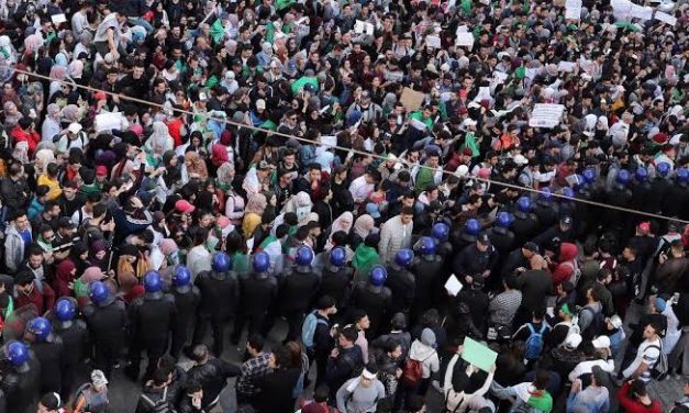 CEZAYIR : HIRSIZ VE YOZLAŞMIŞ FLN REJIMI DIŞARI !