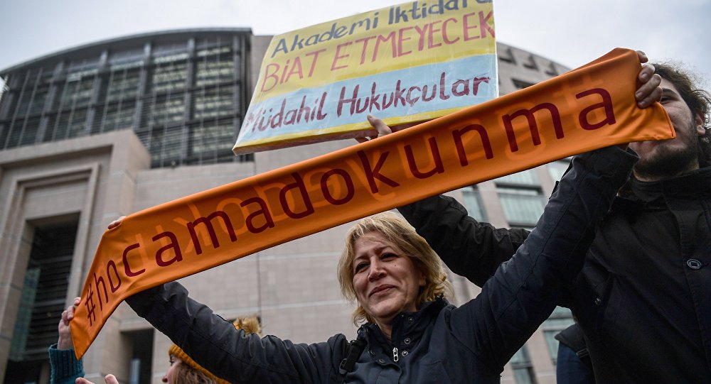 Barış Bildirisi ve Akademisyenlere Toplu İhraçlar