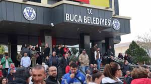 Buca Belediyesi İşçilerinden İşgal: “Paralarımız Yatana Kadar Buradayız”
