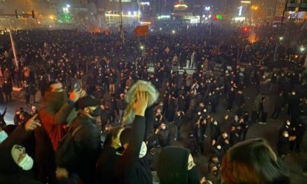 Özsavunma! Ne Ayetullah, Ne Şah! İşçi ve Köylü Hükümeti!